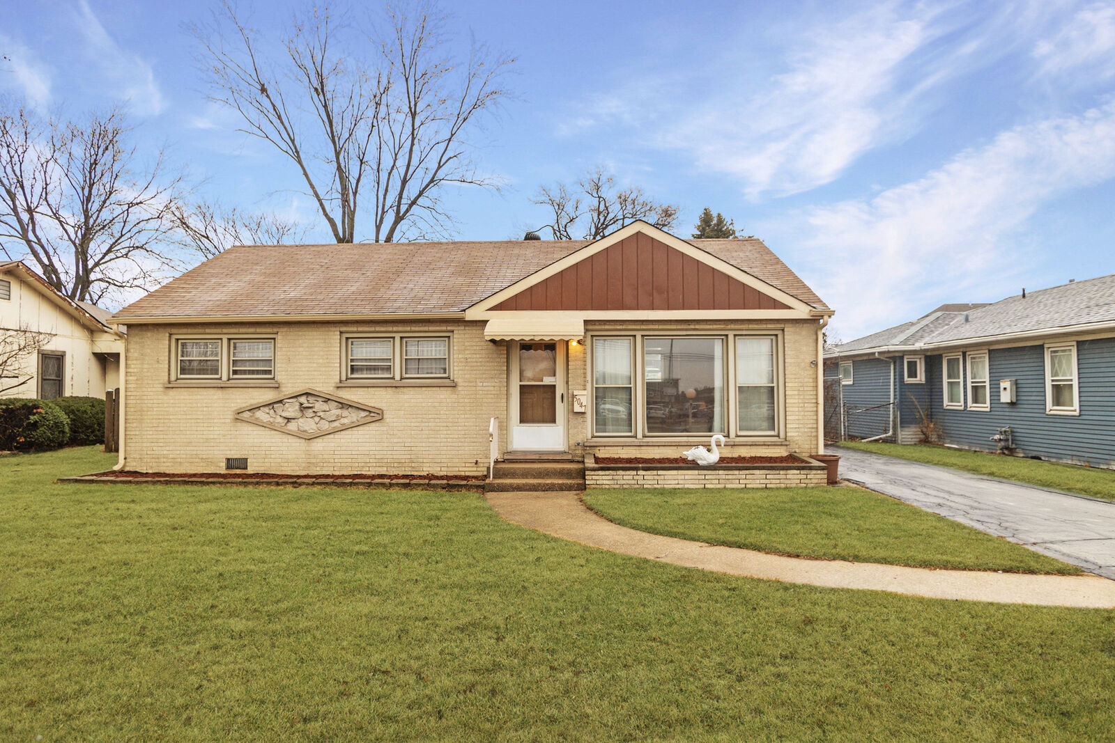 Property Photo:  5047 N Cumberland Avenue  IL 60706 