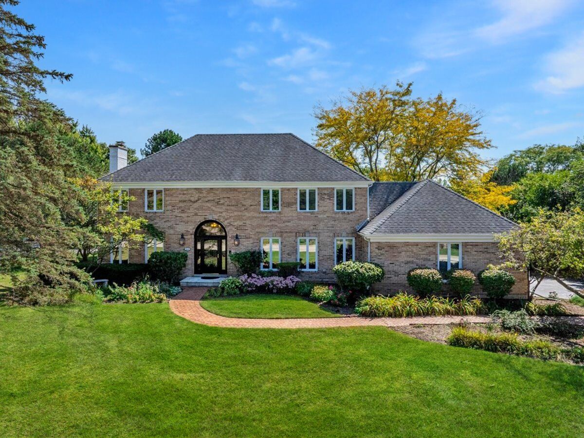 Property Photo: 304 Surrey Lane IL 60045