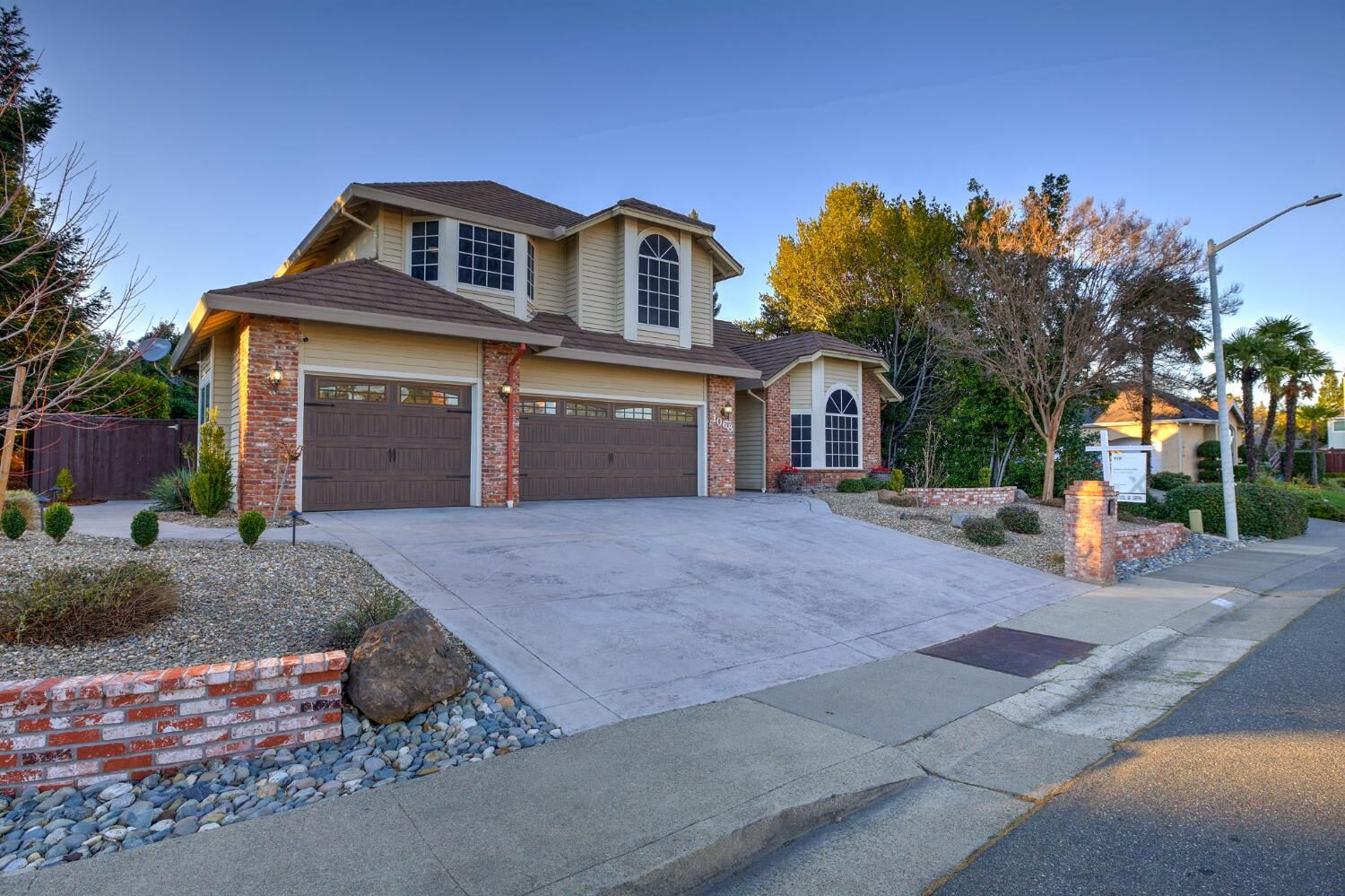 Property Photo: 1068 Kensington Drive CA 95661