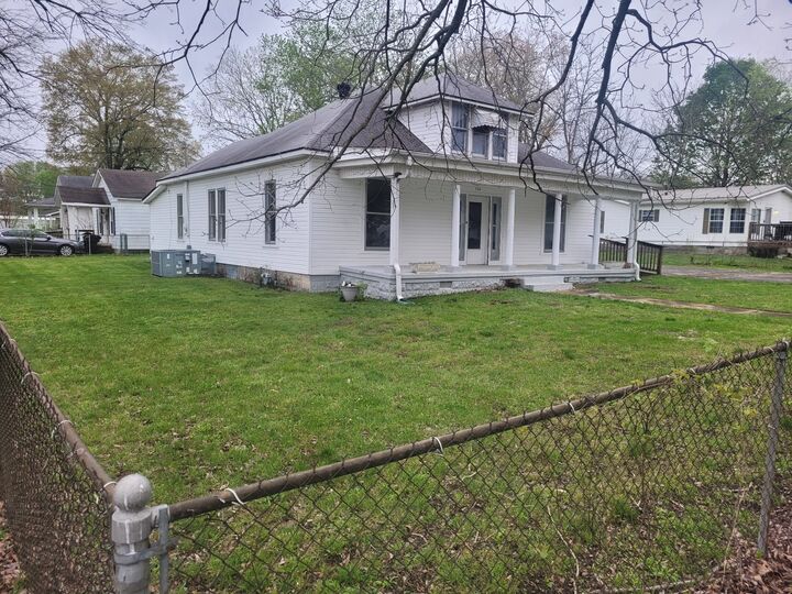 Property Photo:  320 S Jefferson St  TN 37388 