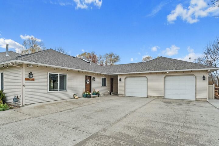 Property Photo:  416 W Franklin Ave  WA 99109 