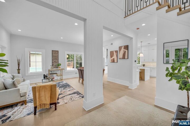 Property Photo:  7 Canterbury Lane  NJ 07078 