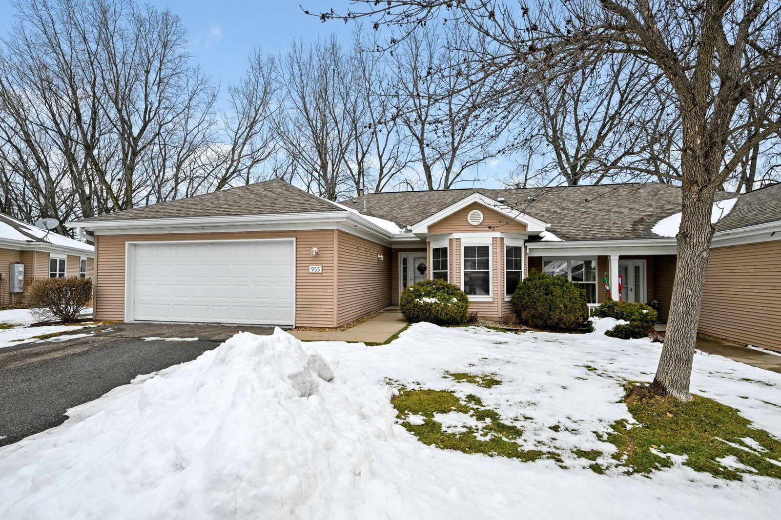 Property Photo:  955 Bahls Drive  MN 55033 