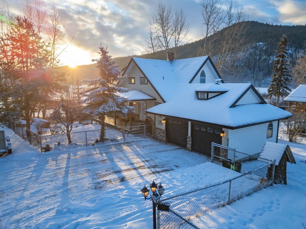 Property Photo: 3060 Maquinna Road BC V0E 3E1