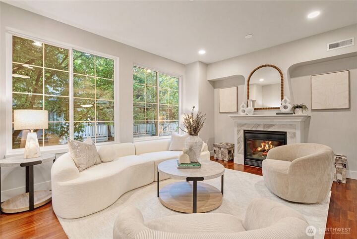 Property Photo:  18258 NE 96th Way 103  WA 98052 