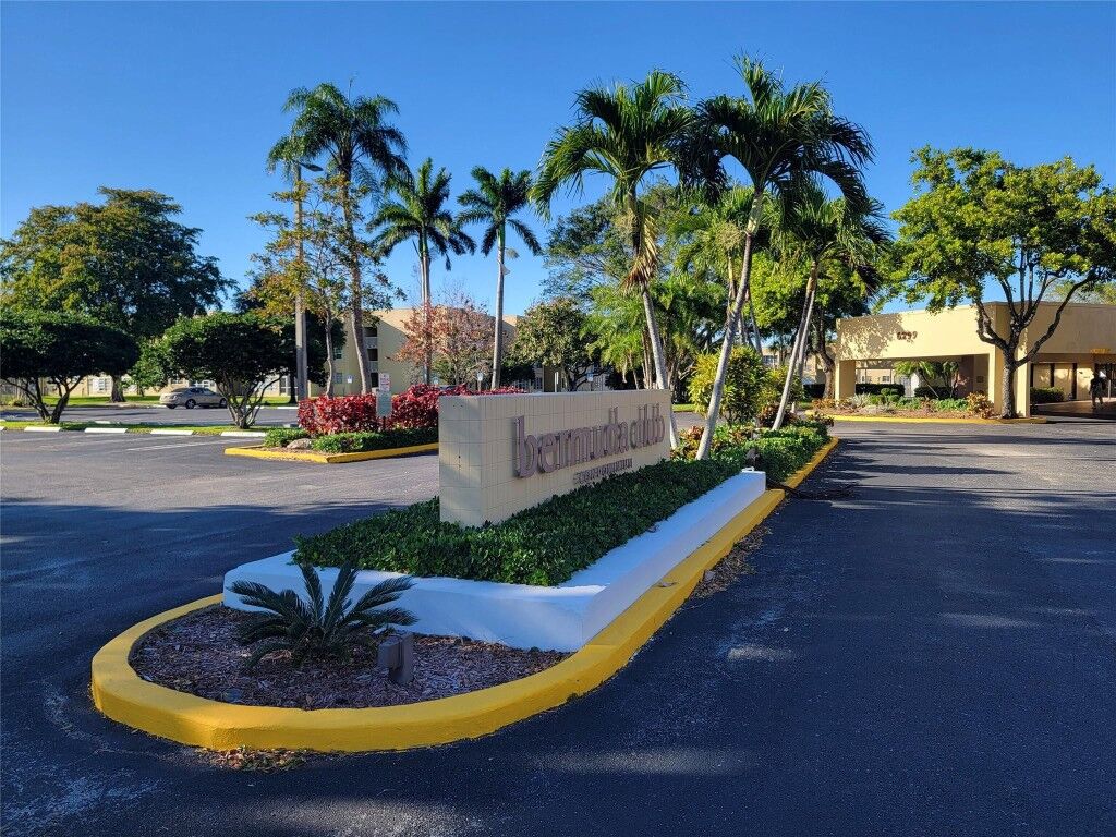 Property Photo:  5800 NW 64th Avenue 305  FL 33319 