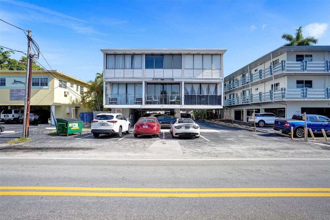 Property Photo:  1531 SE 15th Street 5  FL 33316 