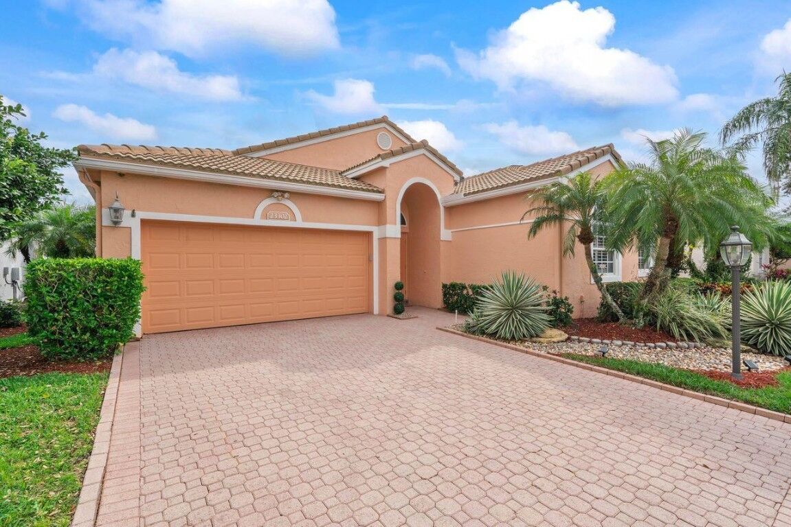 Property Photo: 23302 Torre Circle FL 33433