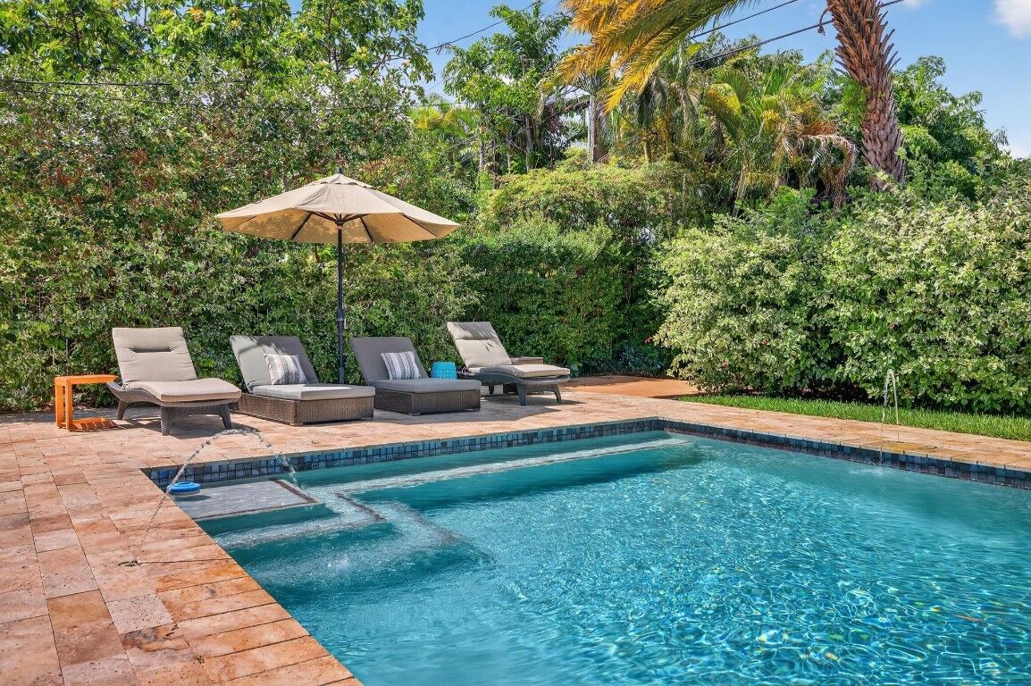 Property Photo:  49 NE 26th Court  FL 33334 