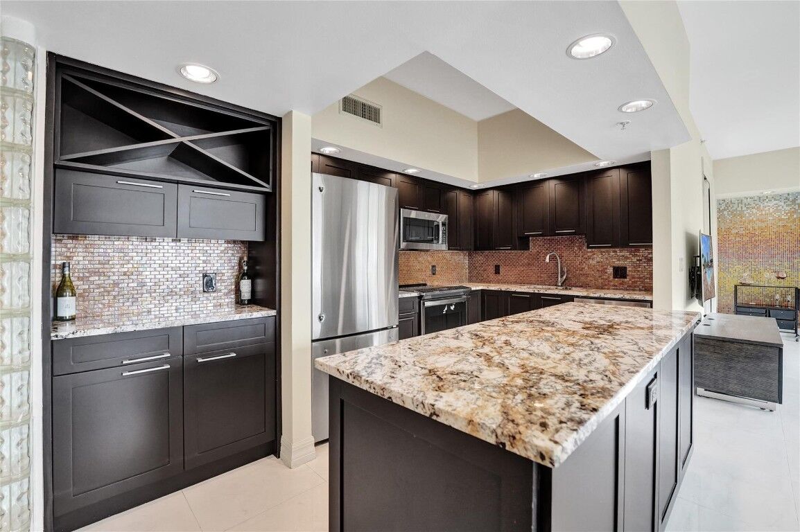 Property Photo:  110 N Federal Highway Ph1507  FL 33301 