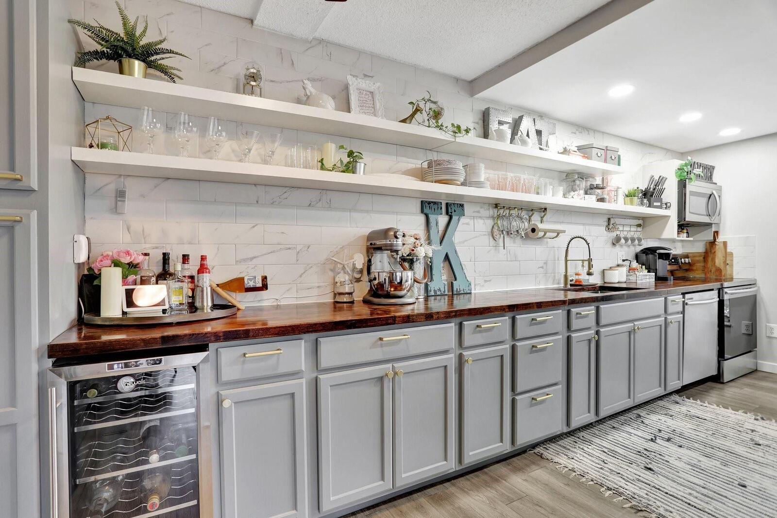 Property Photo:  4160 Inverrary Drive 402  FL 33319 