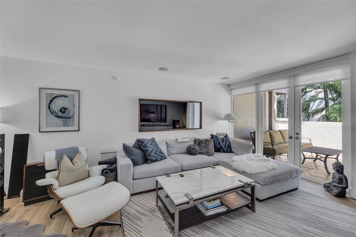 Property Photo:  652 Kensington Place 14A  FL 33305 