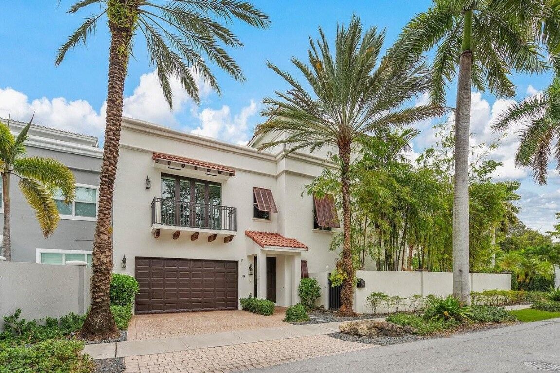 Property Photo:  304 NE 12th Avenue 304  FL 33301 