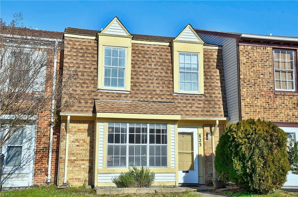 Property Photo:  823 Spence Cir  VA 23462 