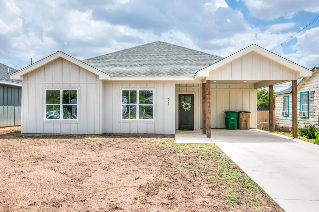 Property Photo:  21 W 20th Street  TX 76903 