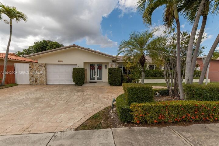 Property Photo:  1804 SW 104th Ct  FL 33165 