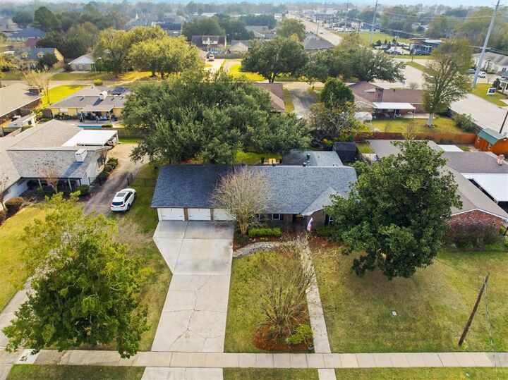 Property Photo: 1407 Jefferson Drive LA 70605