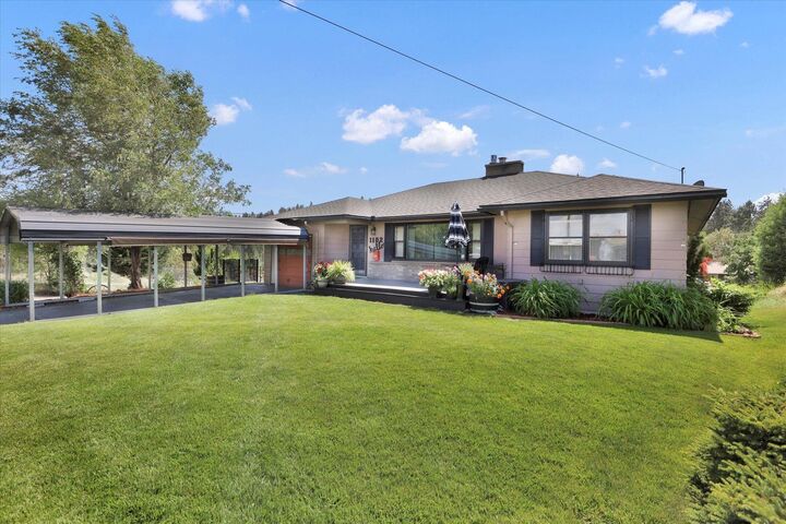 Property Photo:  1102 S Buena Vista Dr  WA 99224 