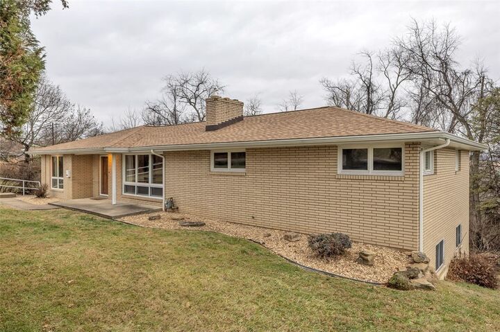 Property Photo: 15 Pleasant Dr PA 15062