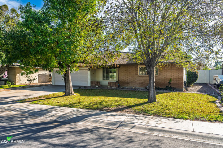 Property Photo:  2115 E Greenway Drive  AZ 85282 