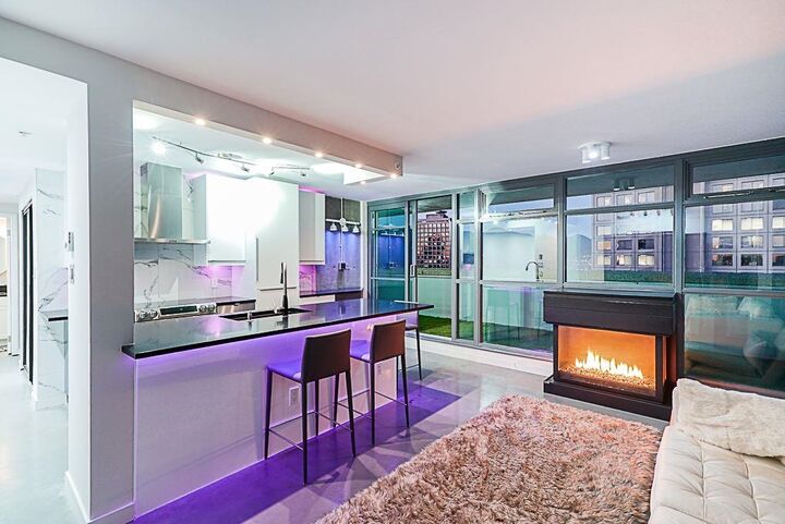 Property Photo: 438 Seymour Street 3004 BC V6B 6H4