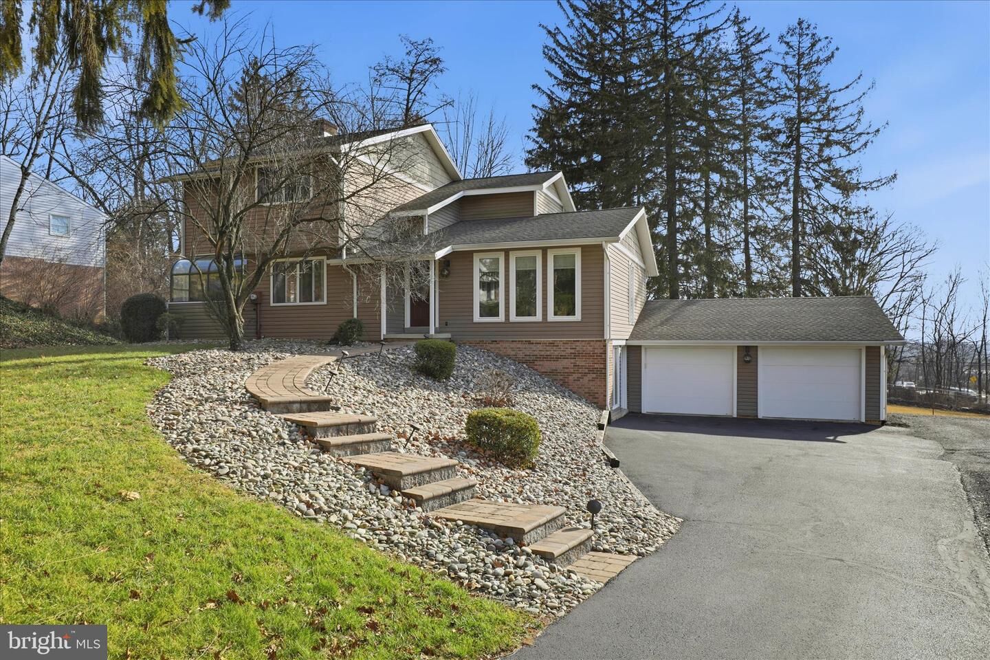 Property Photo:  1016 Woodridge Boulevard  PA 17601 