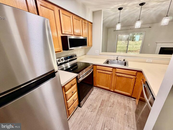 Property Photo:  214A Fernwood Place  VA 20186 