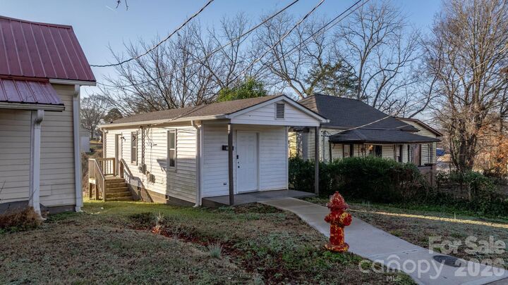Property Photo:  519 W Water Street  NC 28092 