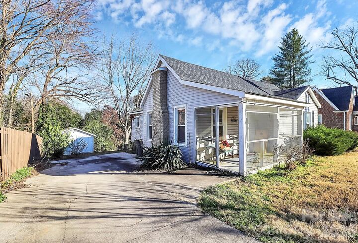 Property Photo: 707 Oakshade Avenue NC 28083