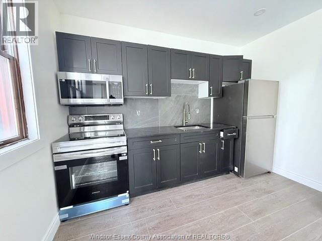Property Photo:  691 Ouellette Avenue 5  ON N9A 4J4 