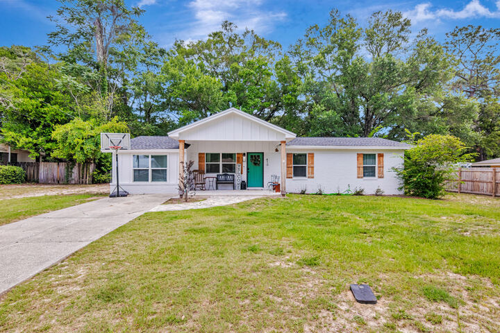 Property Photo: 410 James Avenue FL 32580