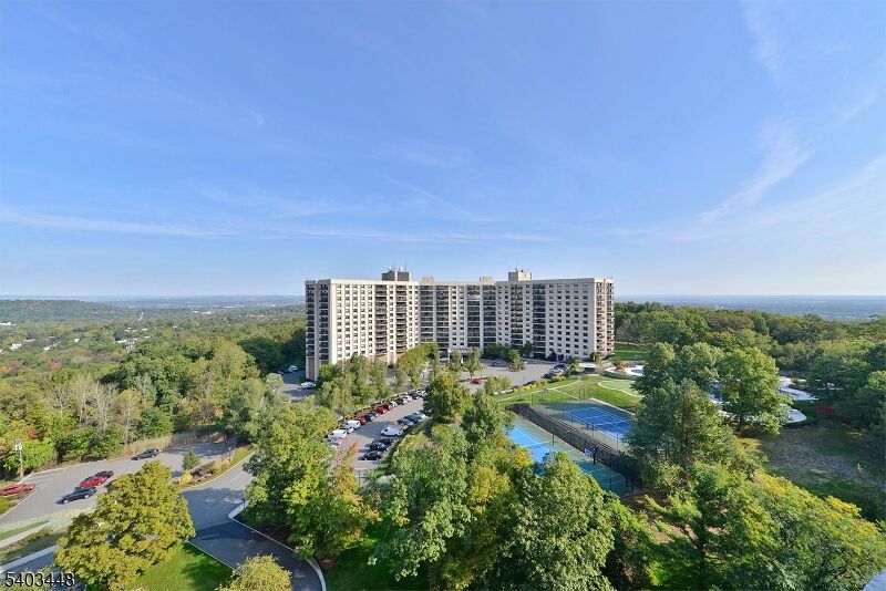 Property Photo:  2 Claridge Dr 4mw  NJ 07044 