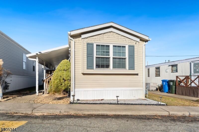 Property Photo:  38 Helen Ave  NJ 07001 