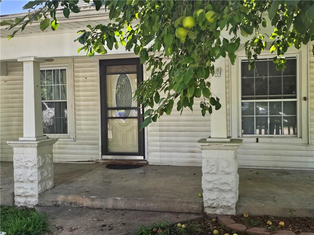Property Photo:  614 S 7th Street  KS 66002 
