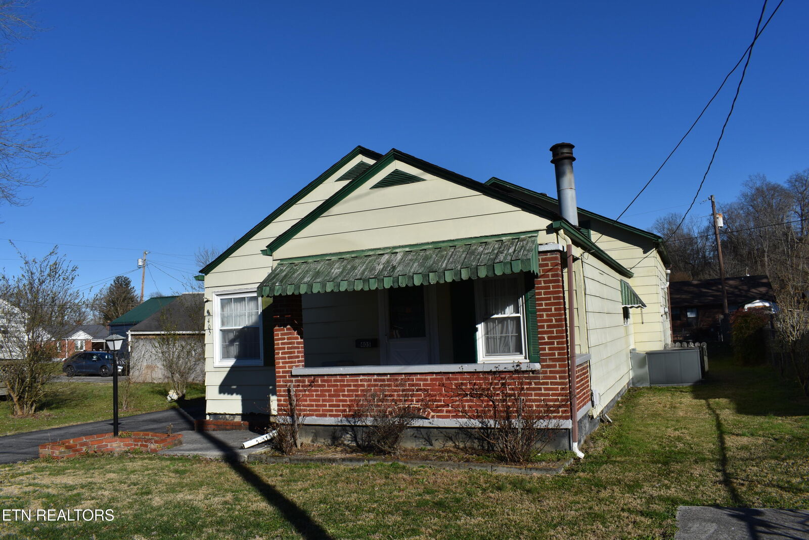 Property Photo:  405 S 37th St  KY 40965 