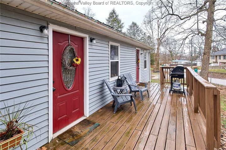 Property Photo:  104 Woodland Drive  WV 25143 