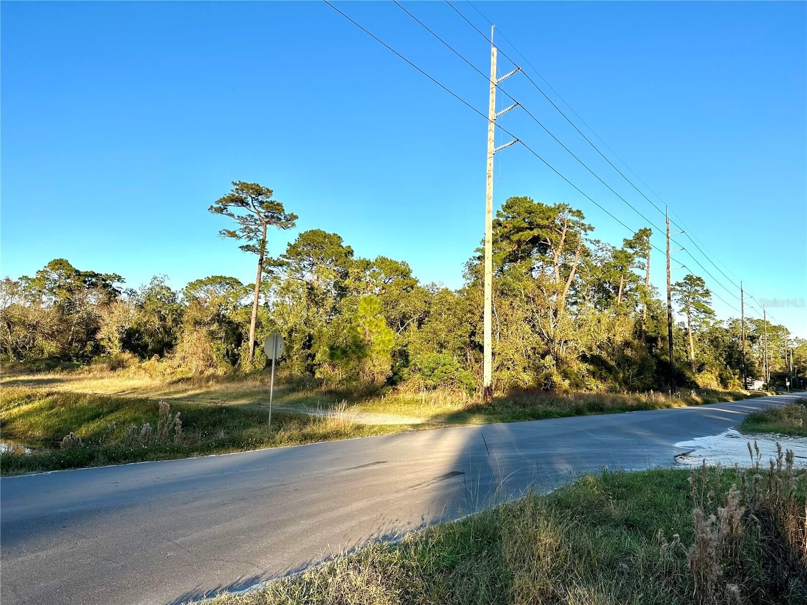 Property Photo:  1635 Central Parkway  FL 32724 