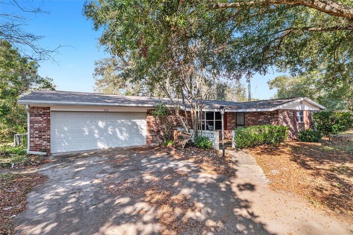 Property Photo:  560 E Country Club Drive  FL 32696 