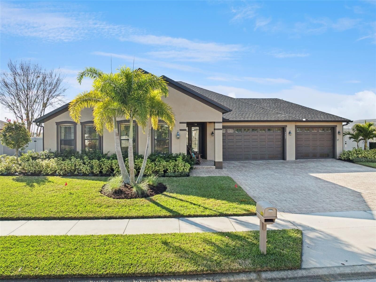 Property Photo:  9807 Royal Vista Avenue  FL 34711 