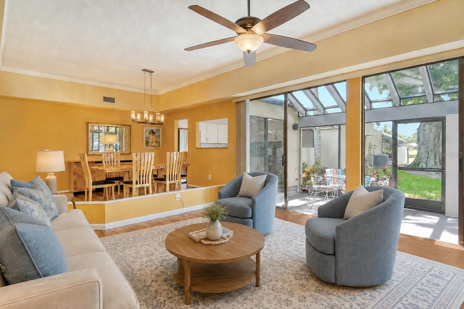 Property Photo: 2517 Glebe Farm Close H-2 FL 34235