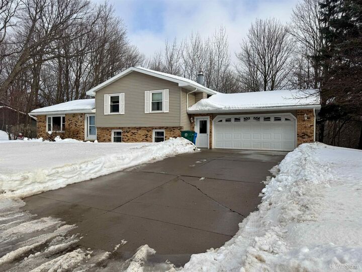 Property Photo:  18 Grove Hill Court Court  MI 49855 