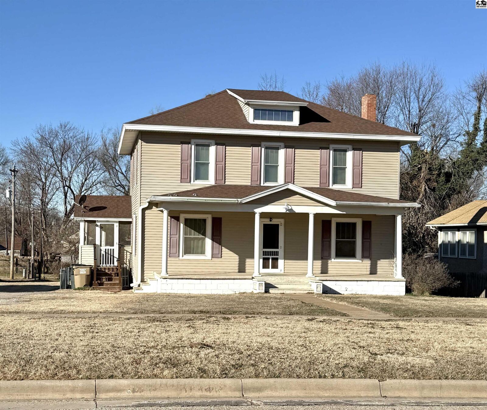Property Photo:  307 N Main St  KS 67104 