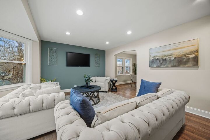 Property Photo: 9908 S Maplewood Avenue IL 60655