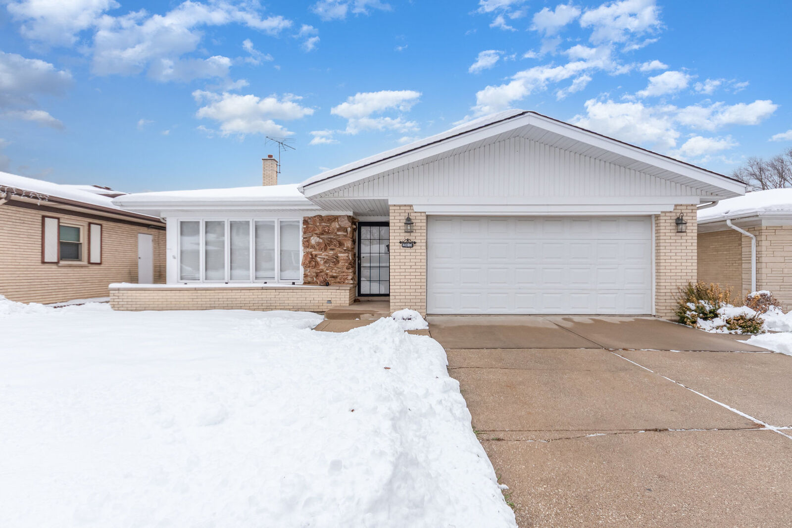 Property Photo:  2913 Kensington Avenue  IL 60154 