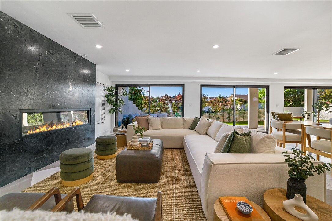 Property Photo:  5 Curl  CA 92625 