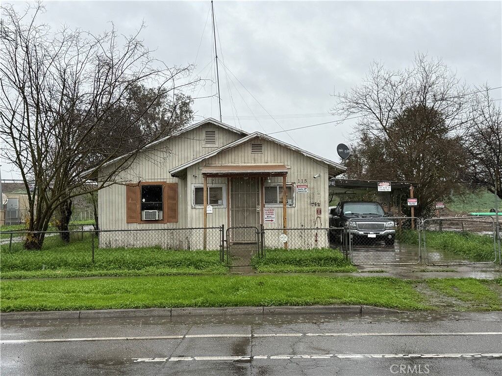 Property Photo:  115 E 13th  CA 95341 