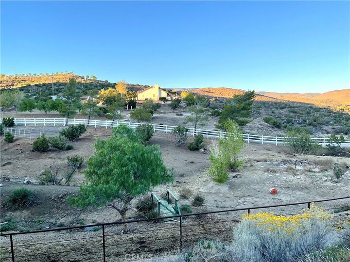 Property Photo: 5604 W Avenue W14 CA 93510