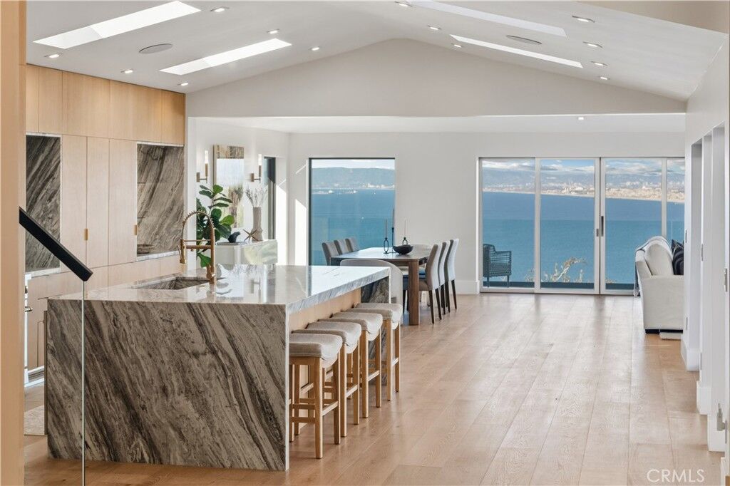 Property Photo:  728 Via Somonte  CA 90274 