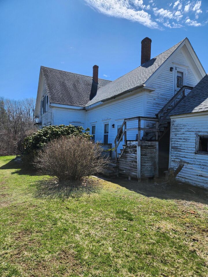 Property Photo:  141 Gross Point Road  ME 04472 