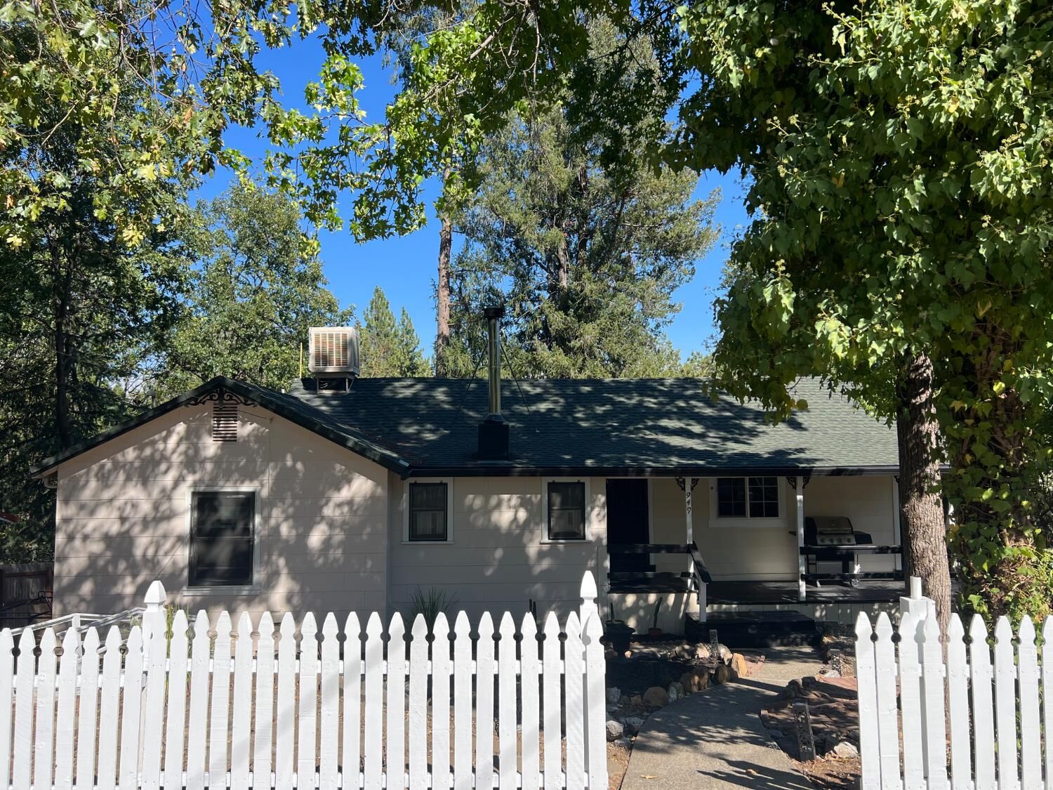 Property Photo:  949 Bliss Court  CA 95667 